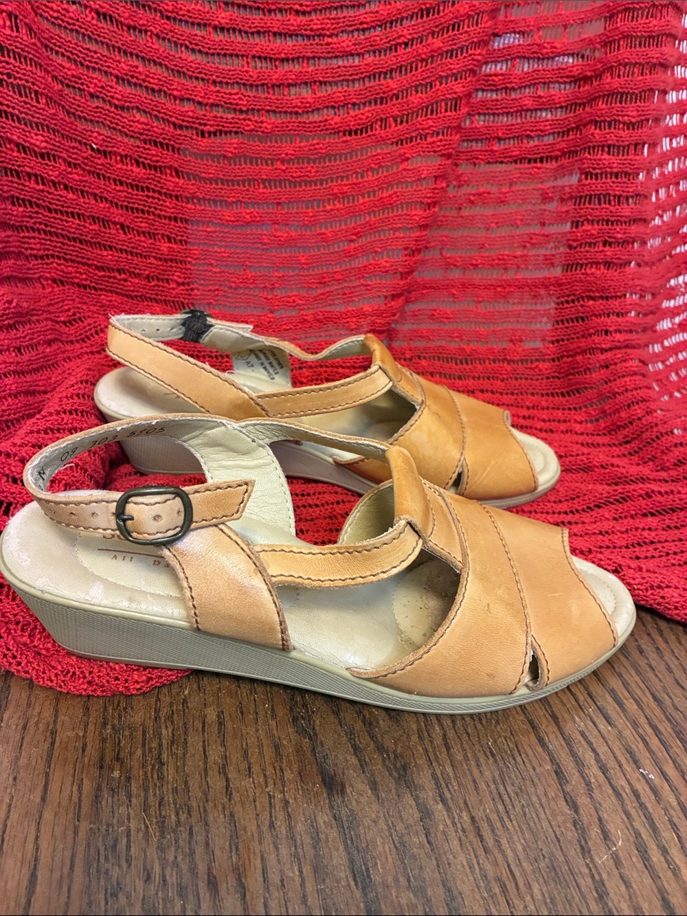 Vintage Softspots Banana-Tan Leather Slingback Mini-Wedge Sandals 7.5